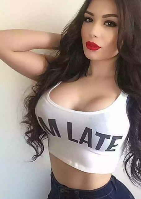 Hot girl romance online